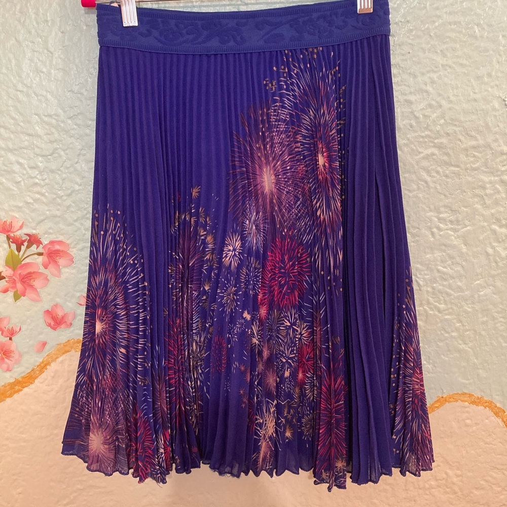Accordion pleated skirt